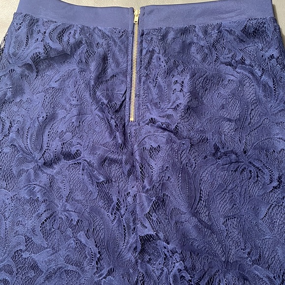 Cute blue lace skirt - Picture 3 of 4